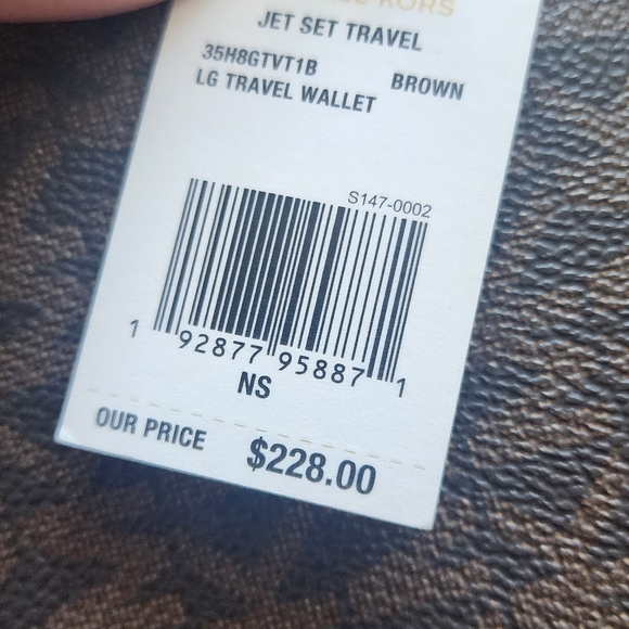 Michael Kors Signature travel wallet - Picture 5 of 5